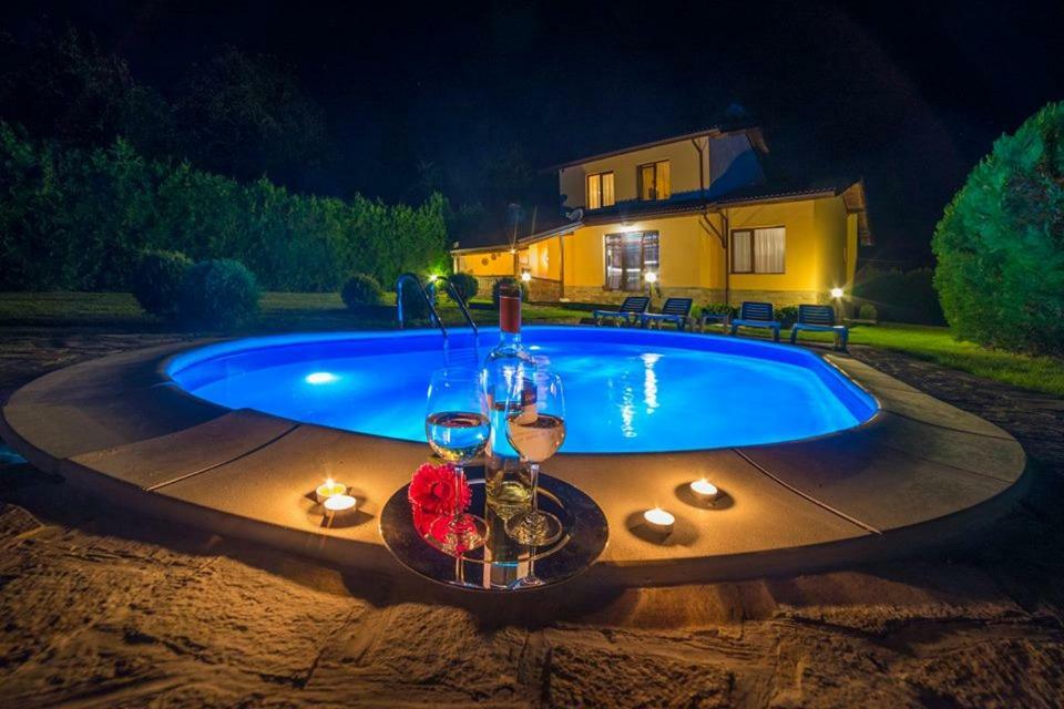 Guest House Beniart Vetrintsi Exterior photo